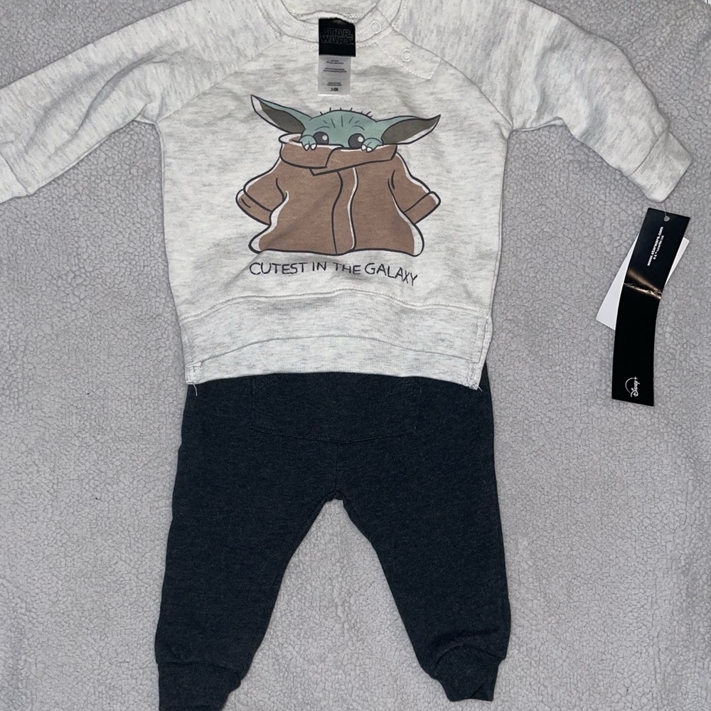 STAR WARS BABY YODA MATCHING SET.